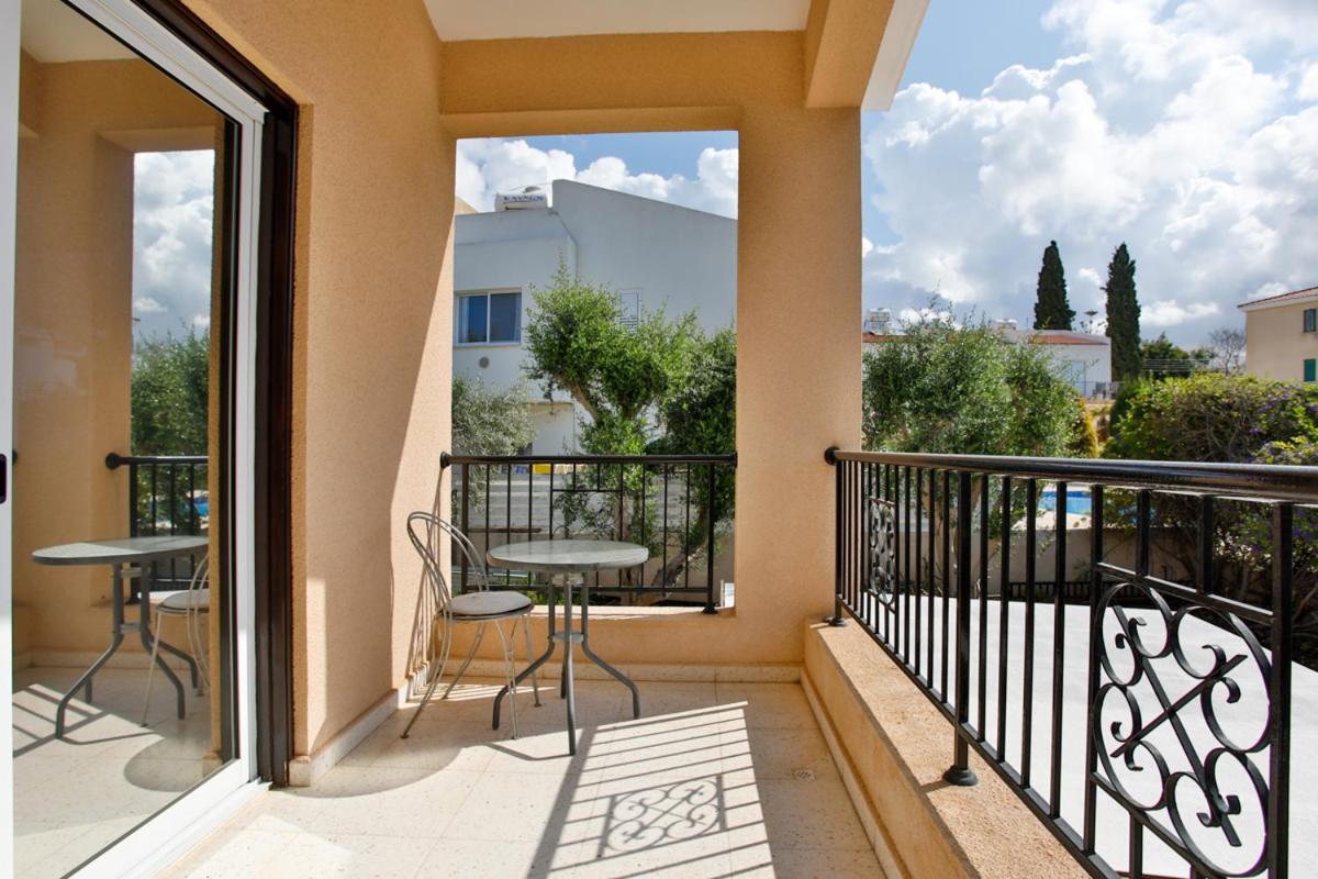The Marilouize Apartment Peyia Luaran gambar