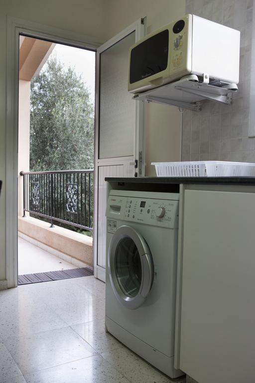 The Marilouize Apartment Peyia Bilik gambar